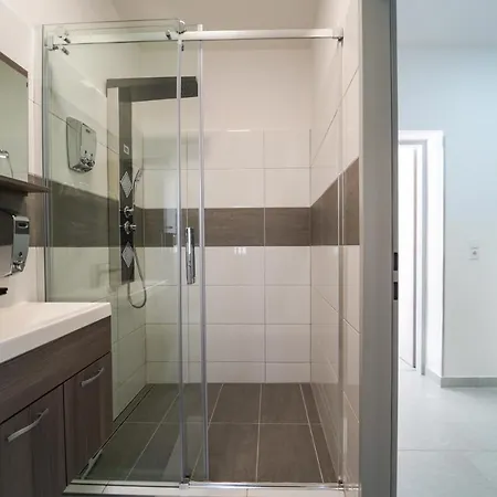 بيت للعطل Behagliches Mit Kamin Mitten Im Wald *