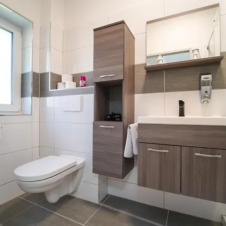 بيت للعطل Behagliches Mit Kamin Mitten Im Wald *