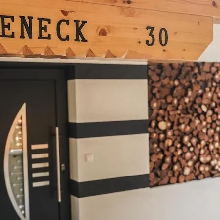 Behagliches Mit Kamin Mitten Im Wald