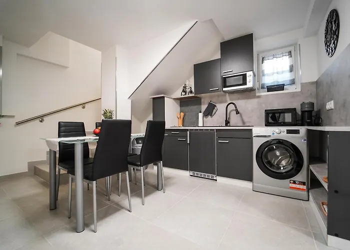 Behagliches Mit Kamin Mitten Im Wald Vakantiehuis *