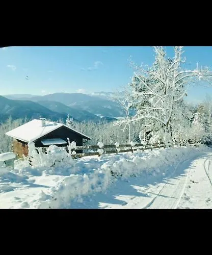 Behagliches Mit Kamin Mitten Im Wald