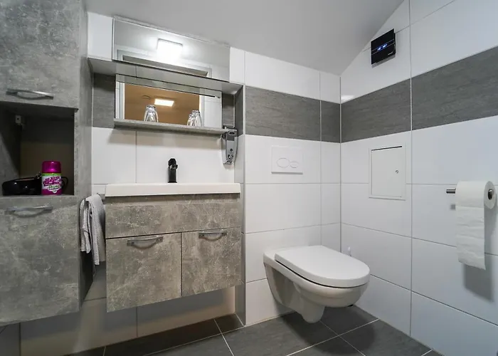 Behagliches Mit Kamin Mitten Im Wald Feuchtenbach