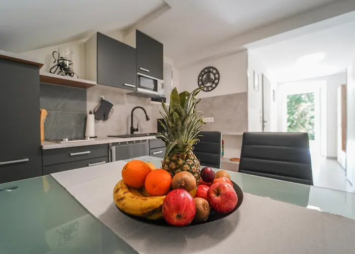 Behagliches Mit Kamin Mitten Im Wald Vakantiehuis